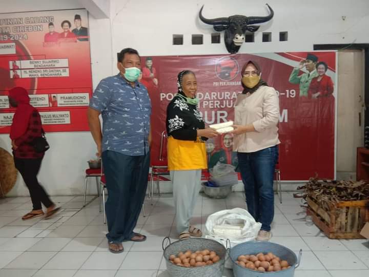 Dapur Umum PDI Perjuangan Kota Cirebon Direspon Positif Warga