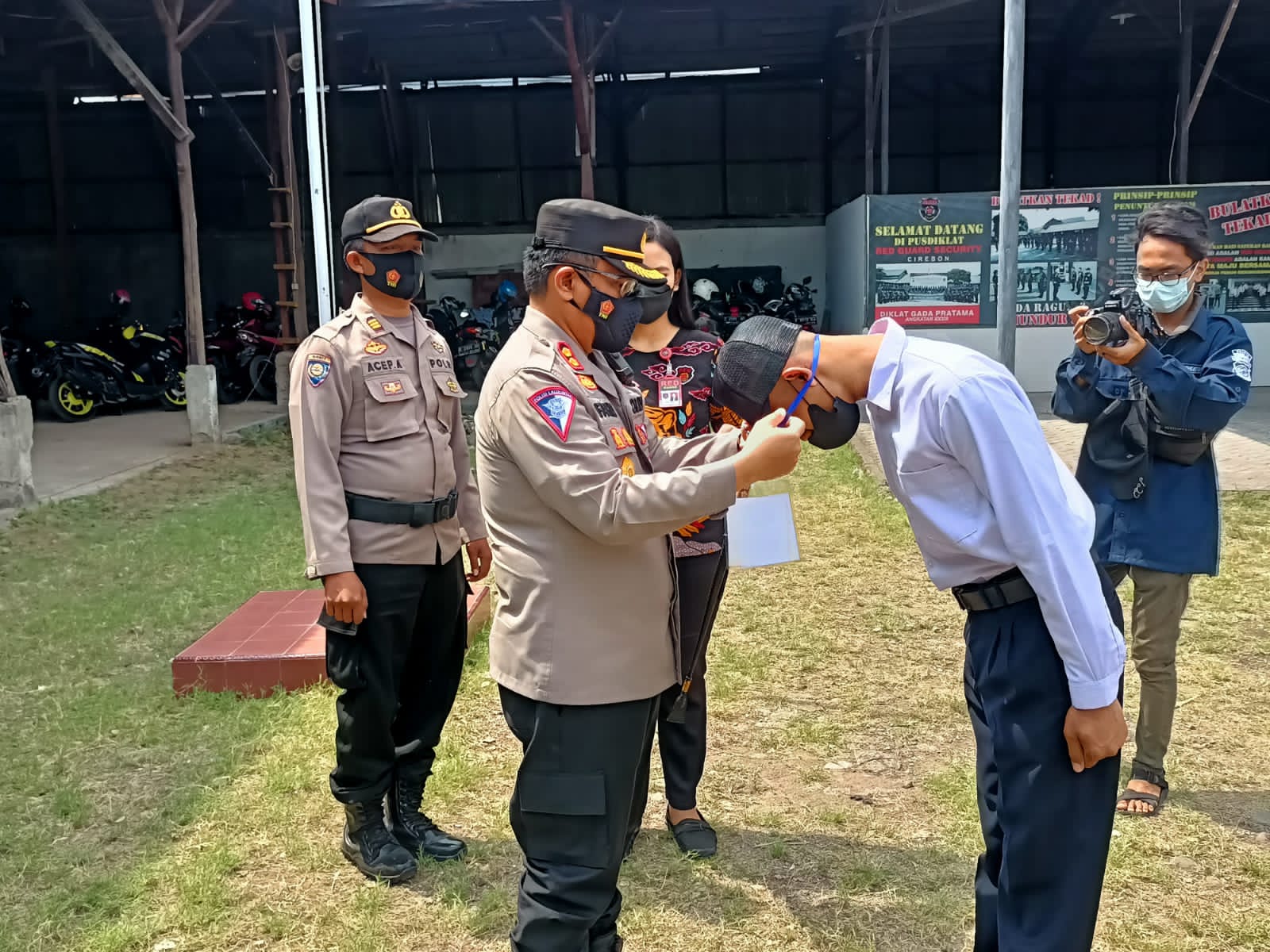 Kapolres Cirebon Kota Pimpin Upacara Pembukaan Diklat Pra Dasar Satpam Gel. 30 Red Guard
