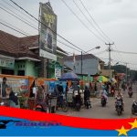 Sepanjang Jalan Kantor Desa Cikampek Timur Kecamatan Cikampek Kabupaten Karawang Disulap Jadi Wisata Kuliner dan Permainan Anak 