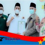 Wabup Karawang Aep Serahkan Piagam Izin Operasional Pembaharuan Pesantren