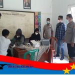 AKP Asdi Sutardi Kanit Intel Polsek Jatisari Polres Karawang Lakukan Monitoring Vaksinasi Di Kantor Desa Jatiwangi Kecamatan Jatisari Kabupaten Karawang 