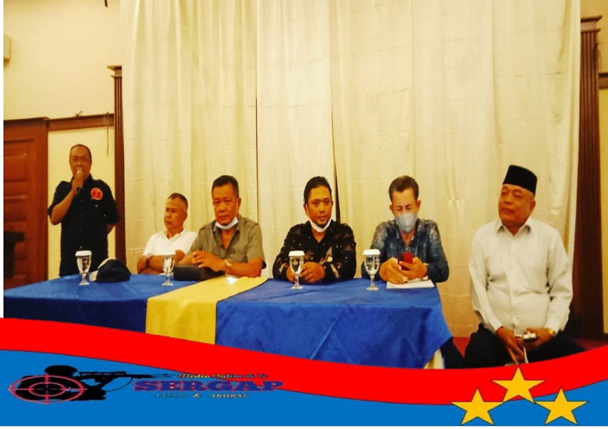 Jumpa Pers Kades Nuryaman Dengan Para Jurnalis Karawang Di Dampingi Ketua DPD Apdesi Provinsi Jawa Barat