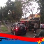 Truk Pasir Pecah Ban dan Terguling, Polsek Cibeureum Lakukan Pengaturan Lalu lintas