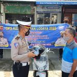 OPS Keselamatan Lodaya 2022, Sat Lantas Polres Ciko Giat Vaksinasi Mobile dan Bagikan 50 Helm