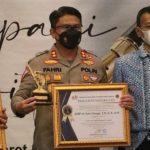 Kapolres Cirebon Kota Terima Penghargaan sebagai Akselerator Program Vaksinasi Nasional dari PWI Cirebon