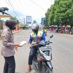 Polresta Cirebon Bagikan Paket Makanan kepada Masyarakat Terdampak Pandemi Covid-19