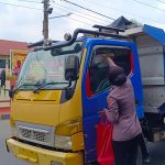 Polresta Cirebon Bagikan Paket Makanan kepada Masyarakat Terdampak Pandemi Covid-19