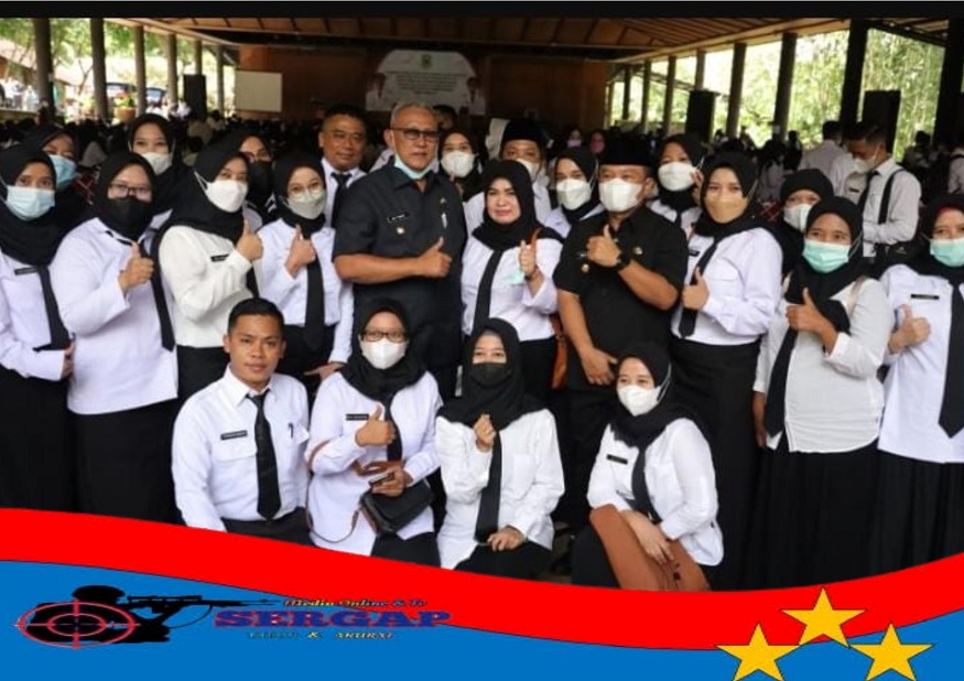 Sebanyak 1.042 (seribu empat puluh dua) Pegawai Pemerintah dengan Perjanjian Kerja (P3K) Guru dan Tenaga Kesehatan se-Kabupaten Kuningan dilantik dan disumpah oleh Bupati Kuningan H. Acep Purnama, SH.,MH, Rabu (06/04/2022) bertempat di Aula Panggung Budaya Prima Resort Sangkanhurip.