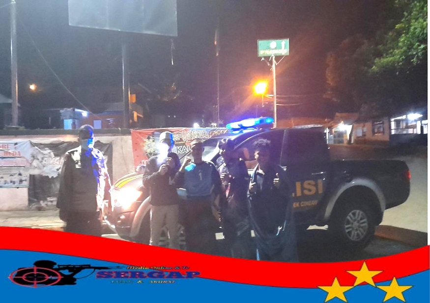 Patroli Simpatik Polsek Cineam Woro Woro Bangunkan Sahur.