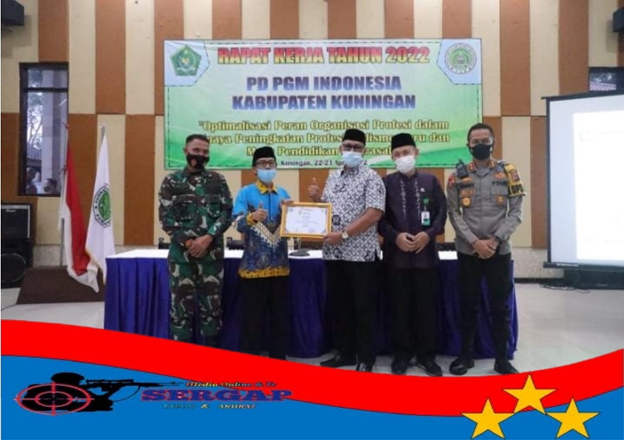 DPD PGMI Kabupaten Kuningan Gelar Rakerda Ke -3 di Rangkai Dengan Memberikan Plakat Penghargaan Kepada Bupati