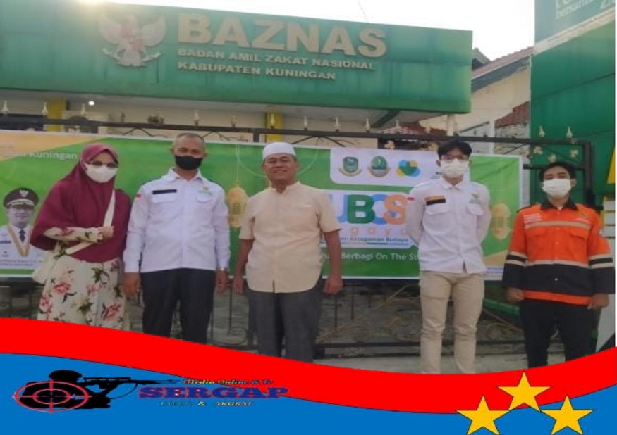 BAZNAS Kabupaten Kuningan Bagikan 50 Nasi Kotak Untuk Fakir Miskin dan Penguna Jalan Menjelang Berbuka Puasa