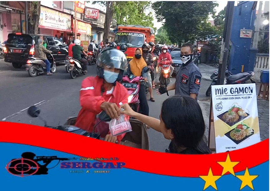 Ormas DPC GBNN Banyuwangi Berbagi Ratusan Takjil Di Masyarakat Banyuwangi