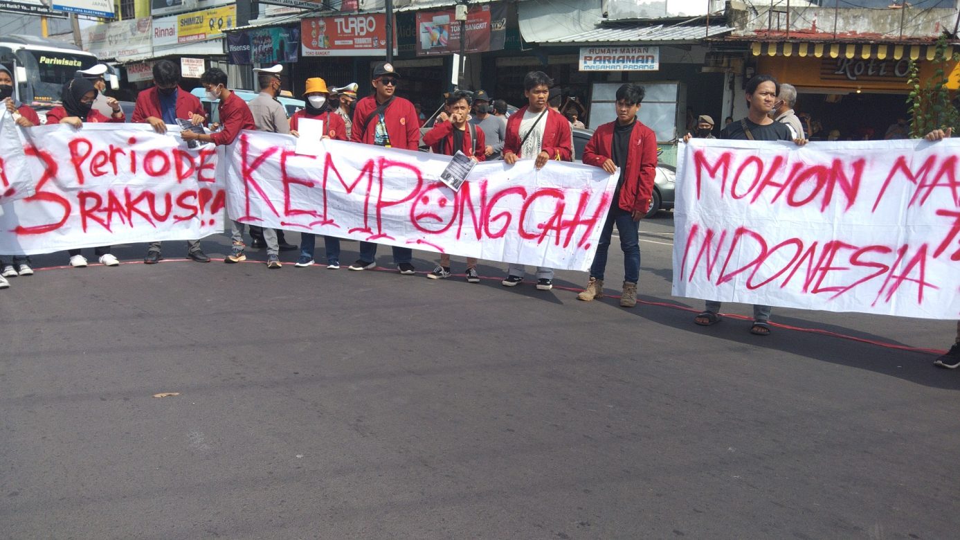 Seratusan Mahasiswa UMC Turun ke Jalan, Ketua BEM : Kami Ajukan 5 Tuntutan ke Presiden