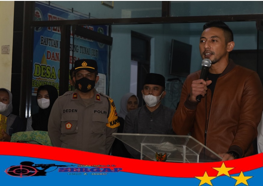 Wakil Bupati Kuningan H. M Ridho Suganda Melapas Ratusan Peserta Pawai Obor Di Desa Cikananga Kecamatan Garawangi