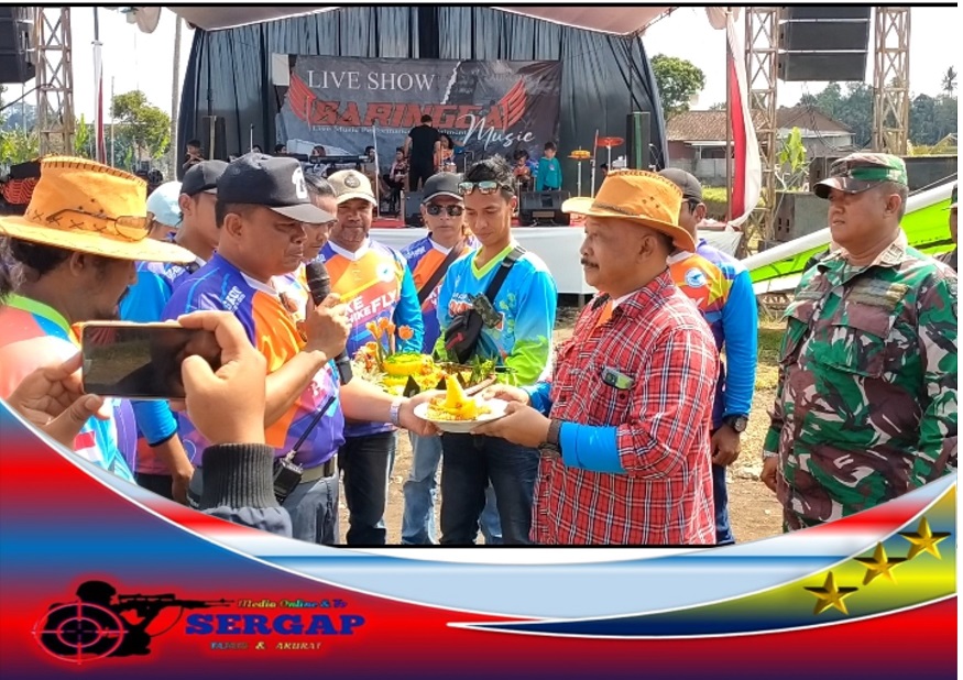 Launching PBB di Warnai Dengan Potong Tumpeng di Gunung Menyan Desa Kalibaru Wetan