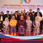 Tampil Menawan Pakai Bordir Makraje dan Batik Sawo Banuayu, Plh. Bupati dan Isteri Hadiri Rapat Paripurna Istimewa Hari Jadi Sumsel ke-76