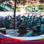 Ratusan siswa-siswi SMPN 1 Kadugede Kecamatan Kadugede Kabupaten Kuningan melaksanakan sholat istighosah.