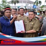 Unjuk Rasa Damai Warga Karawang Utara Menuju Kantor Bupati Diterima Ketua DPRD Bersama Ketua Komisi III Dan IV Serta Anggota Diruang Rapat Sekda