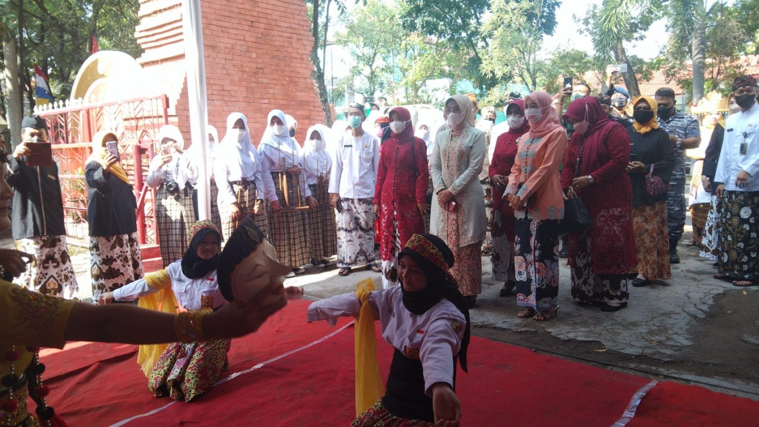 Para Pelajar Unjuk Kebolehan Menampilkan Tari-tarian Khas Daerah, Wabup Ayu : Saya Bangga !