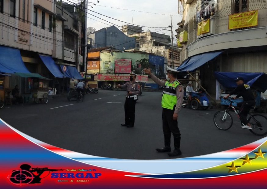 Polsek Cihideung Gelar Strong Point Pagi, Antisipasi Kerawanan dan Ciptakan Kamseltibcar Lantas