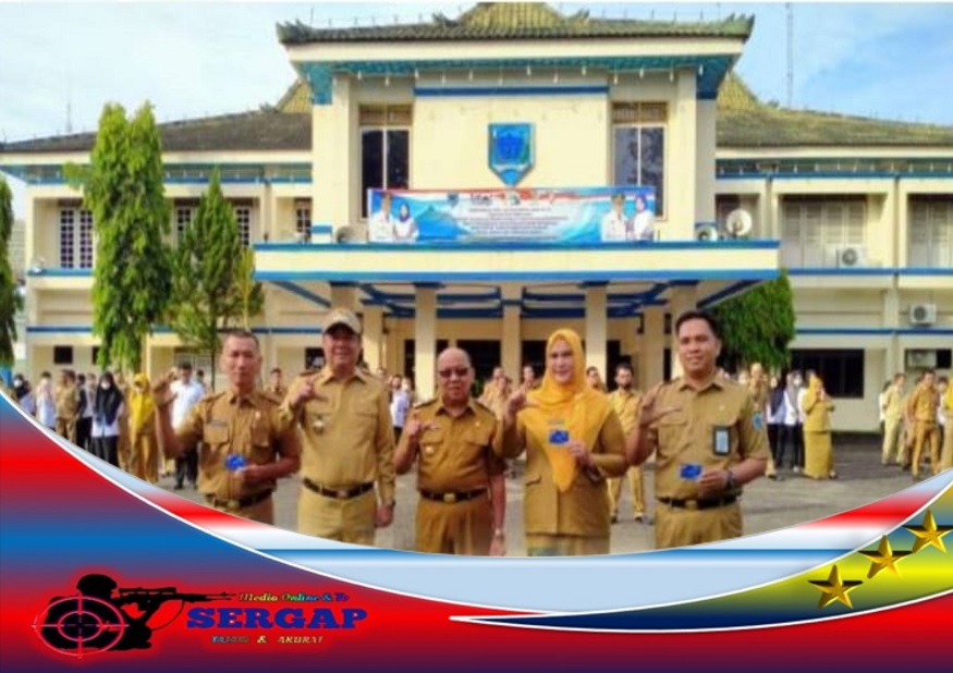 Bupati Lahat Cik Ujang SH.Berikan Penghargaan kepada Purna Bakti PNS .