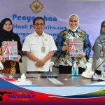 Anggi Rosita Tarmidi A.M.d Bersama Bupati Karawang Hadiri Acara Penyerahan Hasil Pemeriksaan Atas Laporan Keuangan Pemerintah Daerah Tahun Anggaran 2021