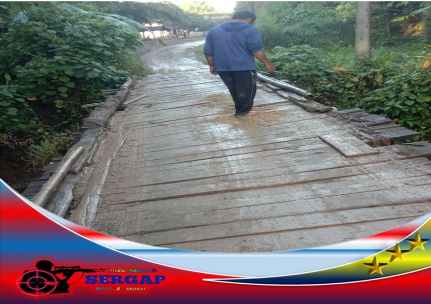 Miris Jembatan di Tanjungan - Cikeusik Terlihat Memprihatinkan Meski, "Bumi berputar zaman beredar"