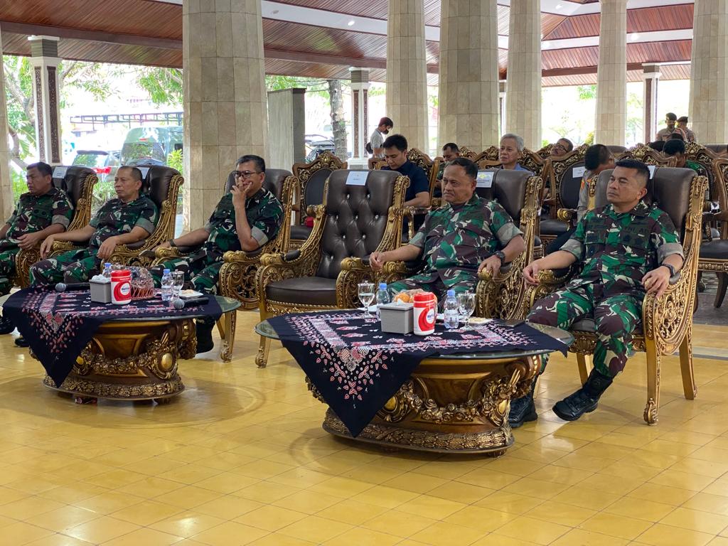 Kepemimpinan Strategis dan Manajemen SDM yang Diinisiasi Teamwork, Tingkatkan Performa Suatu Organisasi