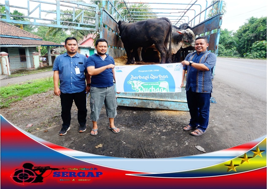 Priamanaya Group Serahkan Hewan Qurban Di Desa Ring 1 Perusahaan.