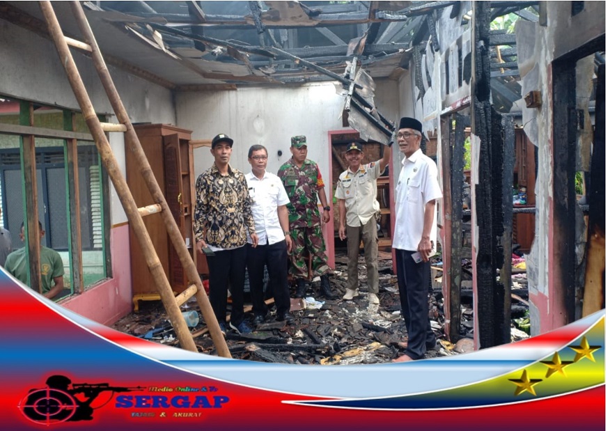 Sijago merah lalap rumah warga desa gunung sari kecamatan Mandalawangi kabupaten pandeglang habis terbakar