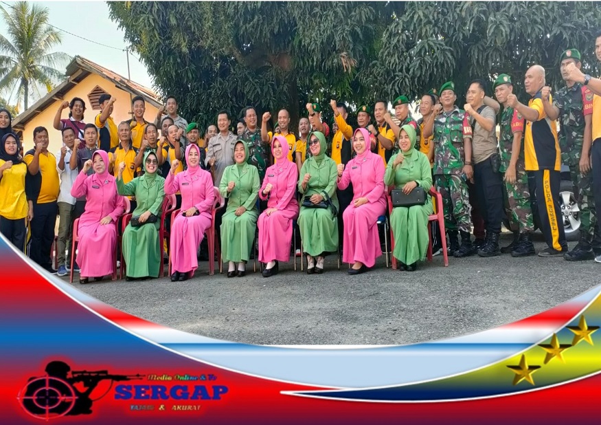 Ibu Ibu Persit Koramil Merapi rayakan HUT Bhayangkara yg Ke 76 di Polsek Merapi