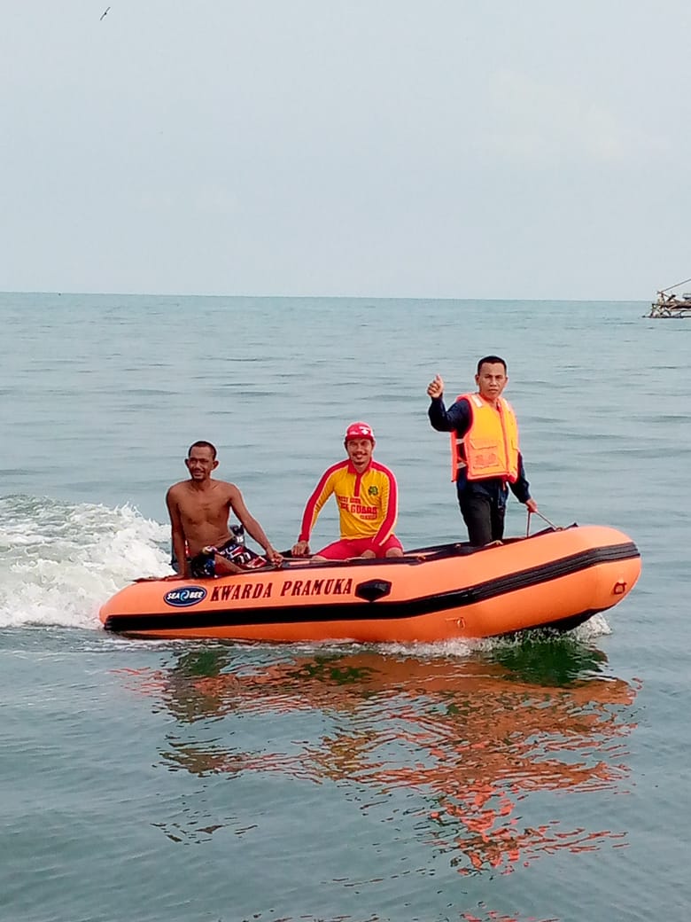 Tenggelam di Laut, Kades Sindanglaut Turun Langsung Cari Warganya