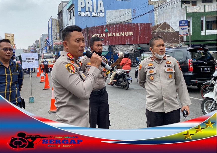 Gelar Gerai Vaksinasi Booster di Jalan Pasar Wetan, Kapolres Tasikmalaya Kota Turun Langsung Ajak Warga Mengikuti Vaksinasi