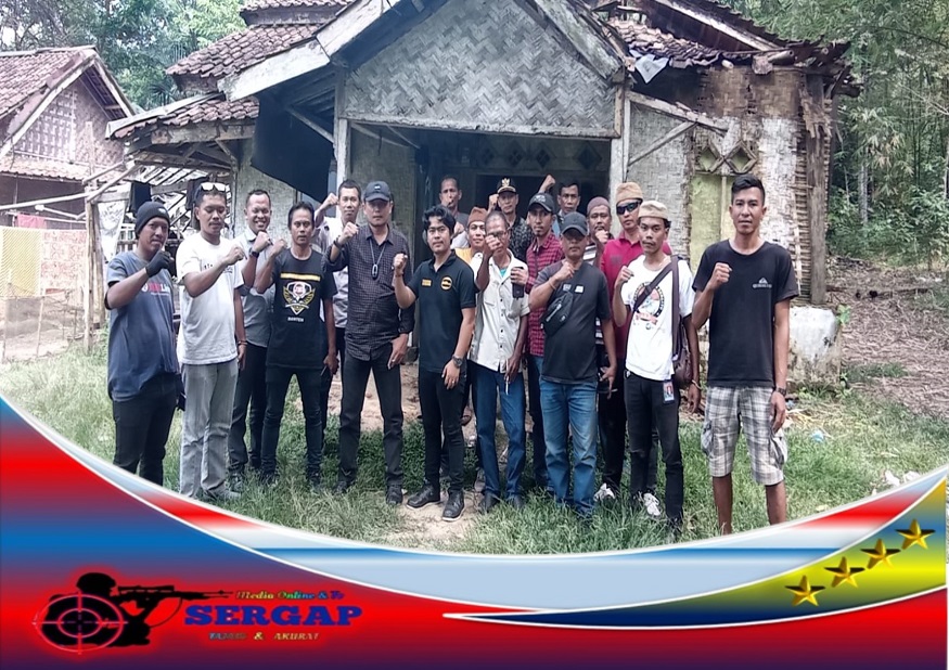 Pemimpin Redaksi AMGT News Bersama Kabid DPKPP dan Wartawan Kunjungi RTLH di Desa Patia