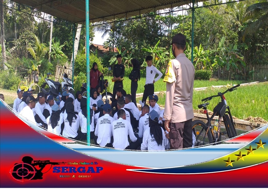 Bhabinkamtibmas Desa Kujangsari Polsek Langensari Melaksanakan Monitoring Latihan Upacara