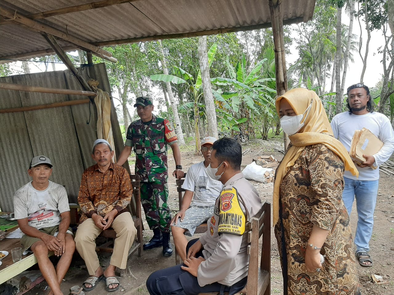 Bhabinkamtibmas Desa Waringinsari Polsek Langensari Bripka Agus Triwiyanto Gelar Silaturahmi Kepada Warga Masyarakat  