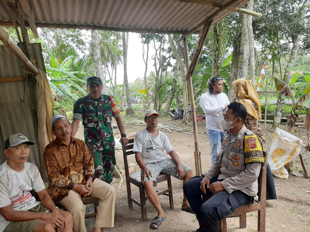 Bhabinkamtibmas Desa Waringinsari Polsek Langensari Bripka Agus Triwiyanto Gelar Silaturahmi Kepada Warga Masyarakat