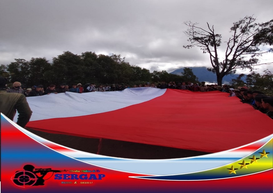 Upacara Bendera Merah Putih di Puncak Banyuwangi Gunung Rante 2601 Mdpl