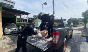 Bulan Penuh Berkah , Brimob NTB Berikan Batuan Sembako DI Pondok Pesantren NW Mataram