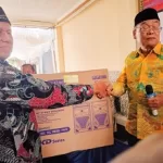 Anggota DPRD Cimahi Nabsun Sumbangkan Sound System Kepada Ibu-ibu Senam RW 25 Cibeureum