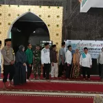 Bhabinkamtibmas Desa Manemeng Lakukan Pengamanan dalam Safari Ramadhan Gubernur NTB di KSB