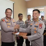 Kapolda NTB Berikan Penghargaan Kepada Personil Polres Lombok Tengah