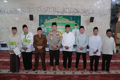 Kapolda dan Kakanwil Kemenag Akhiri Safari Ramadhan di Sumbawa