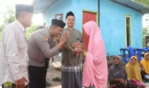 Kapolres Loteng Laksanakan Jumat Curhat Sekaligus Berikan Bantuan Bedah Rumah