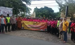 Polri Berikan Pengamanan Pembagian Takjil Dari Keluaga Besar Wandani Lombok Utara