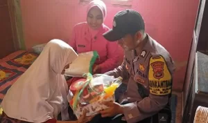 Polsek Buer Bersama Bhayangkari Salurkan Bantuan Sosial Untuk Warga Kurang Mampu