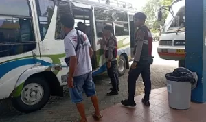 Sambangi Terminal, Personel Polres Sumbawa Himbau Pengemudi Tidak Ugal-ugalan