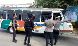 Sinergitas TNI -POLRI Pengamanan Arus Mudik di Pelabuhan Laut Tano