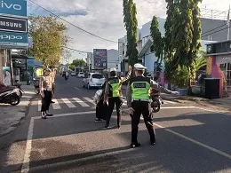 Ciptakan Situasi Kamtibmas Di Pagi Hari, Personel Polres Sumbawa Gelar Strong Point