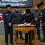 DPRD Kota Bandung Secara Resmi Mengesahkan Dua Raperda